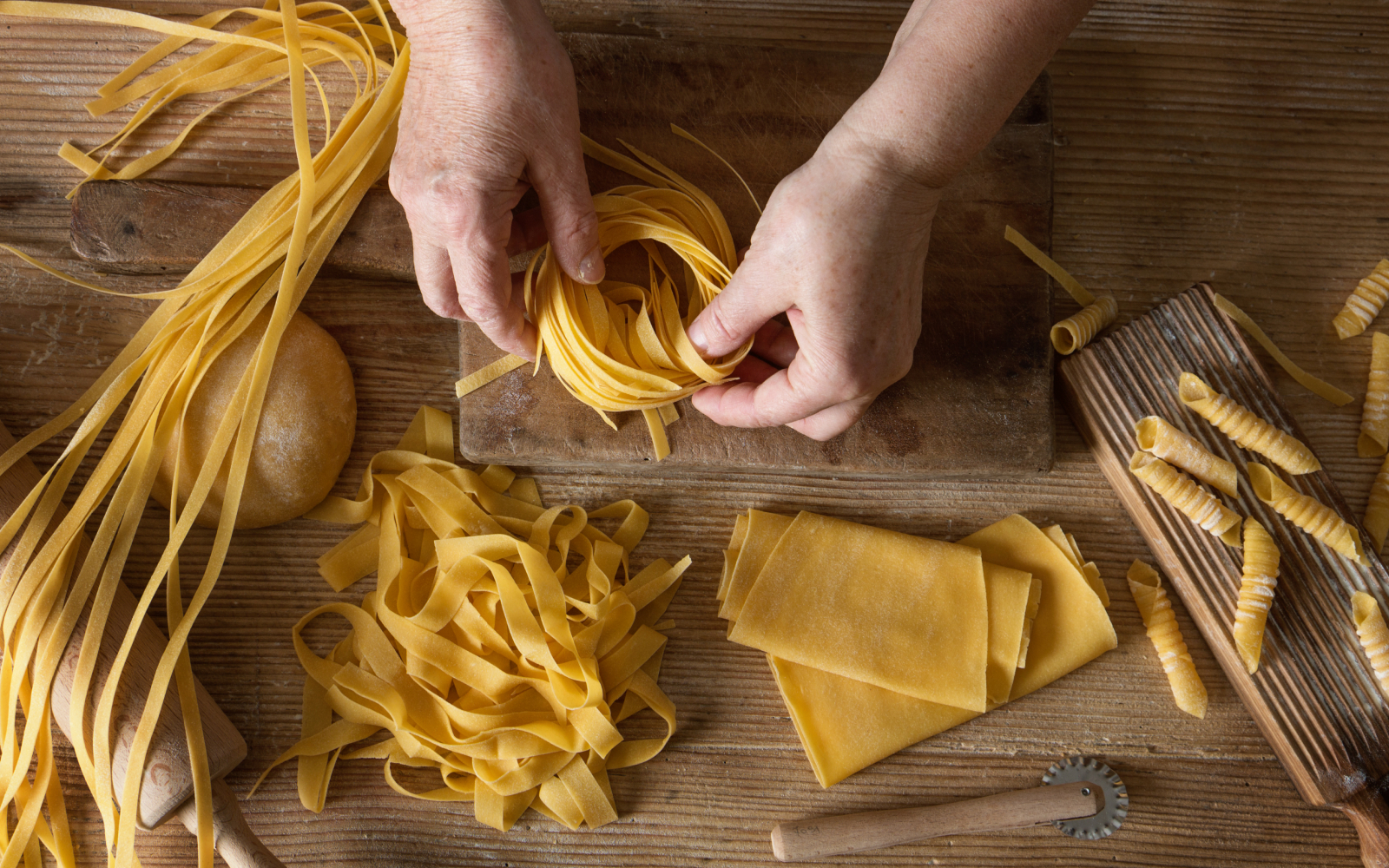 Pasta artesanal con ingredientes frescos